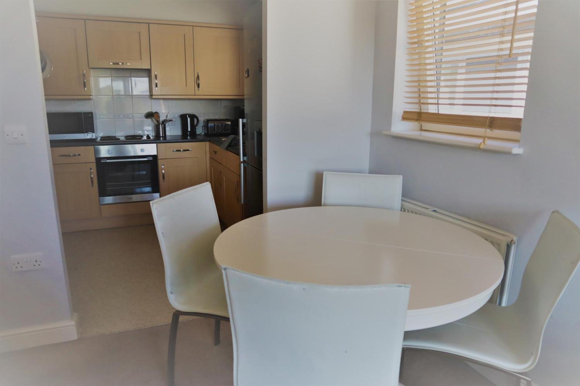 شقة 2Br Apt In Crawley W Parking - Near Gatwick المظهر الخارجي الصورة