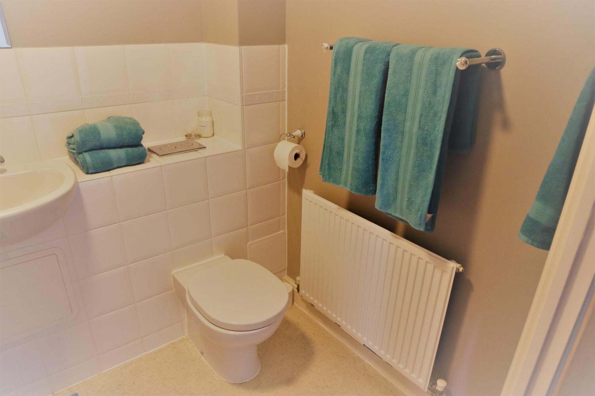 شقة 2Br Apt In Crawley W Parking - Near Gatwick المظهر الخارجي الصورة